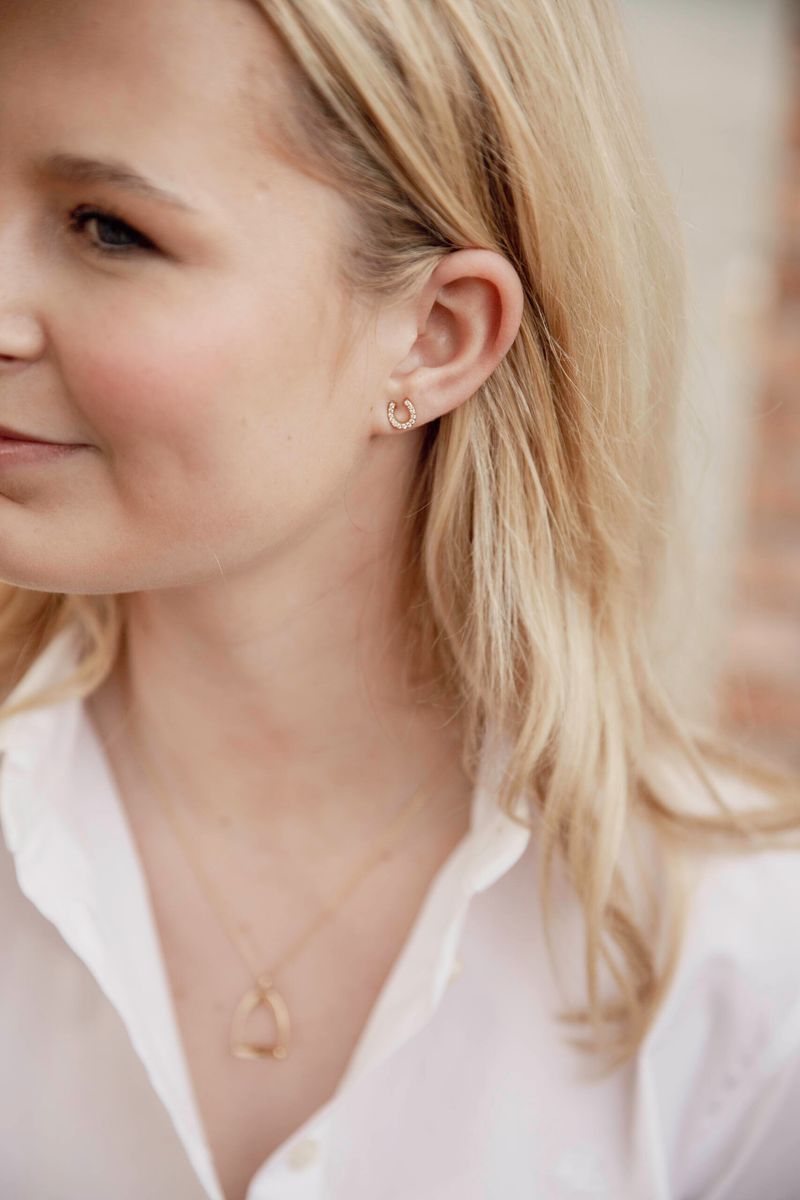 LILLY – Horseshoe Ørepynt Sølv