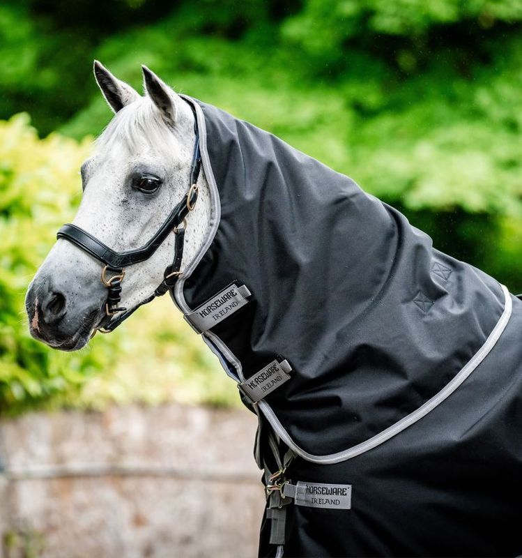 Amigo® Bravo 12 Plus Turnout (250g Medium)
